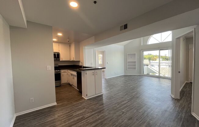 2 beds, 2 baths, 1,100 sqft, $2,611, Unit 403
