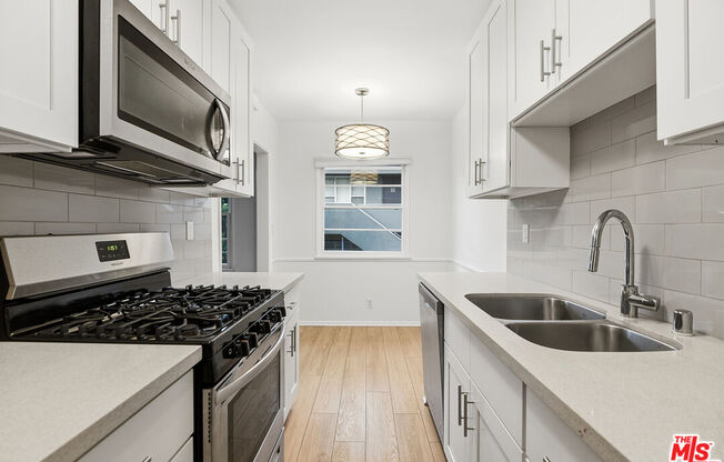 1944 S BEVERLY GLN BLVD