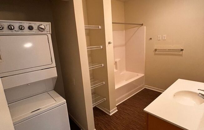 2 beds, 2 baths, $1,660, Unit 408