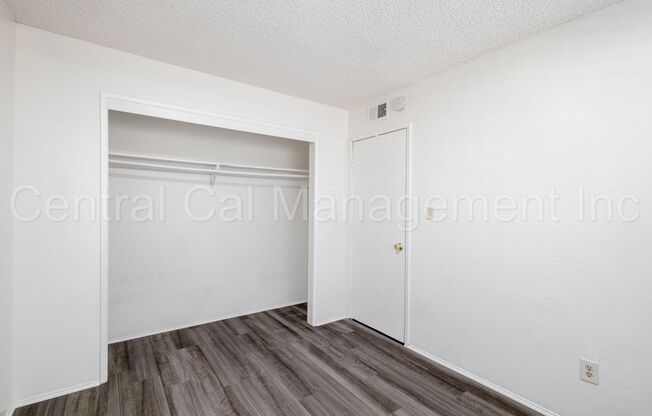 2 beds, 1 bath, 780 sqft, $975, Unit P