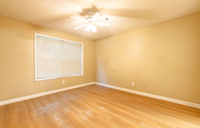 Marietta 2 bed/2 bath Condo!