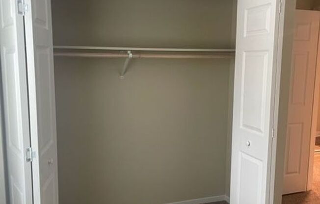 2 beds, 1 bath, 861 sqft, $1,725, Unit 47