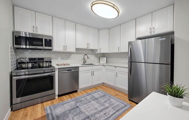 2 beds, 1 bath, 847 sqft, $1,995, Unit 126-11