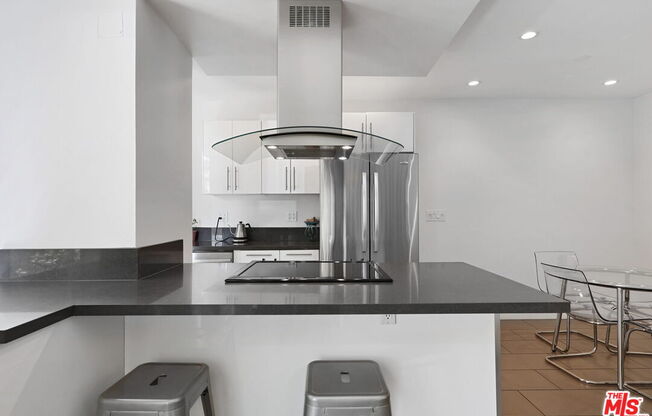 2 beds, 2 baths, 1,009 sqft, $3,500, Unit 414