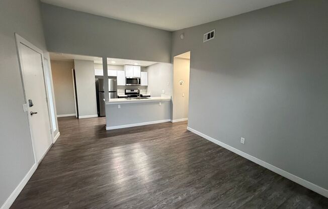 2 beds, 1 bath, 790 sqft, $2,455, Unit H206