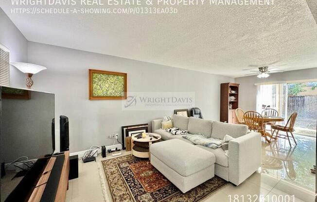 5216 TENNIS CT CIR