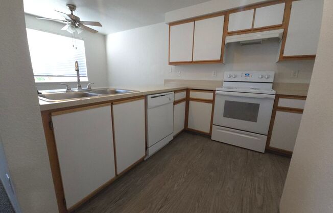 2 beds, 1 bath, 875 sqft, $1,450, Unit 127-58