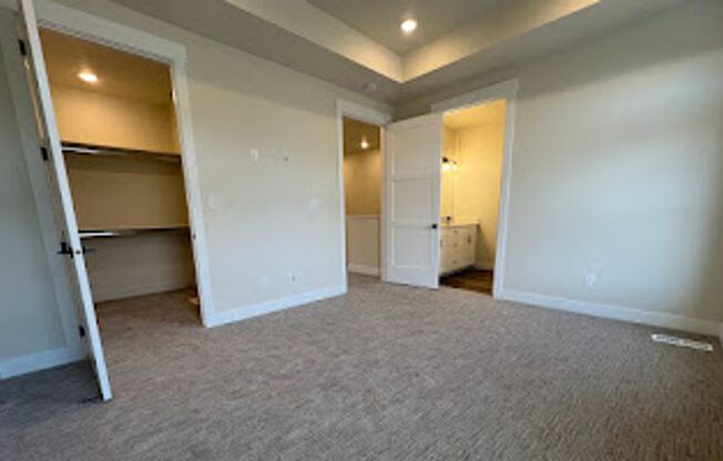 3 beds, 2.5 baths, $1,850, Unit #4