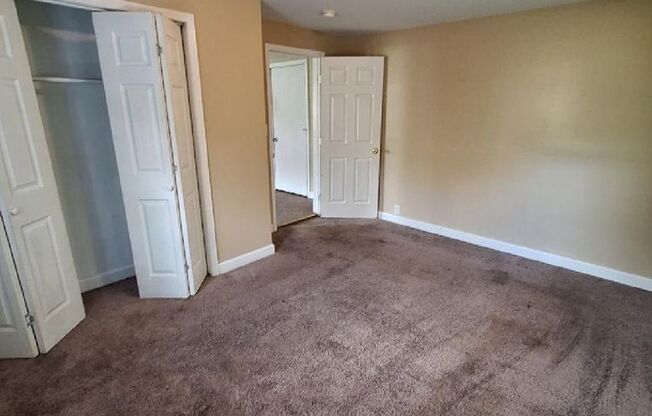 3 beds, 1 bath, $1,650