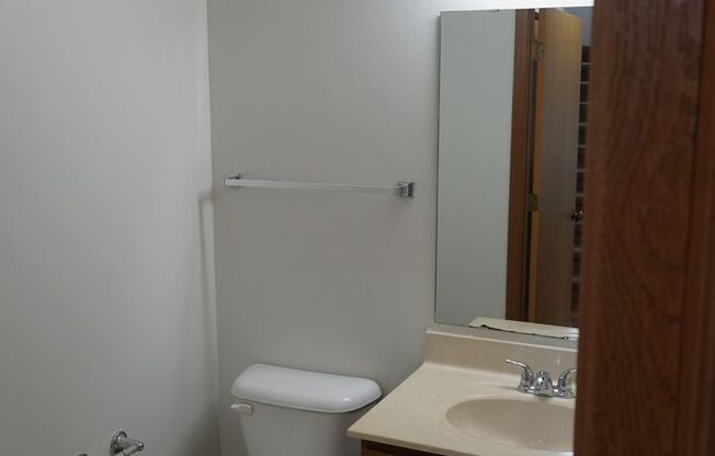 2 beds, 1.5 baths, 950 sqft, $1,434, Unit 5811-2A
