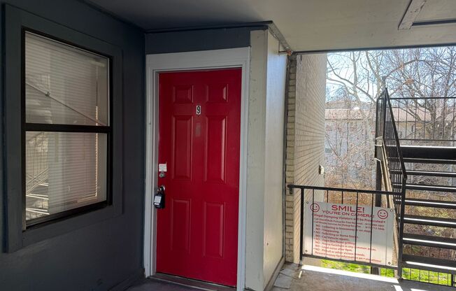 Completely Renovated 2 Bedroom / 2 Bathroom Apartment!