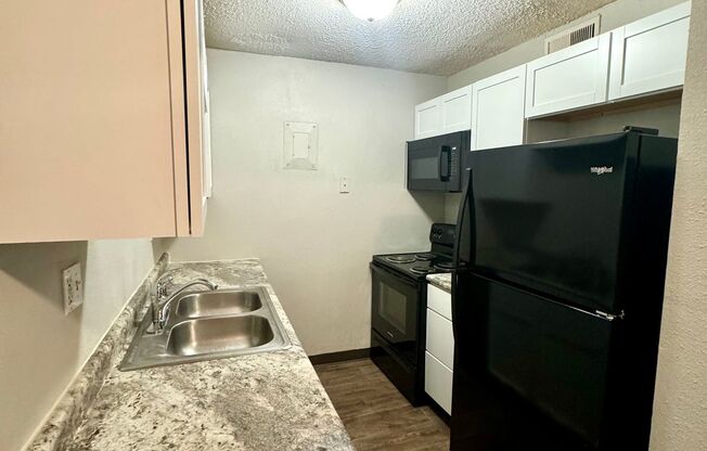 2 beds, 1 bath, 740 sqft, $930