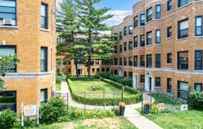 Renovated Units Blocks From The Lake and Downtown Evanston!