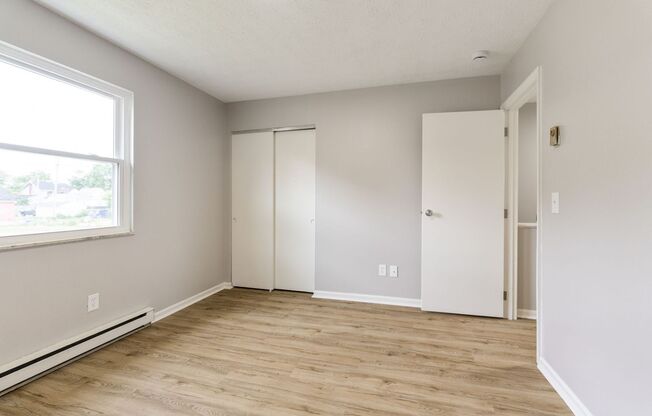 2 beds, 1 bath, $1,250, Unit 2187 Clarendon Ln