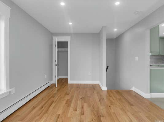 3 beds, 1 bath, 1,300 sqft, $3,200