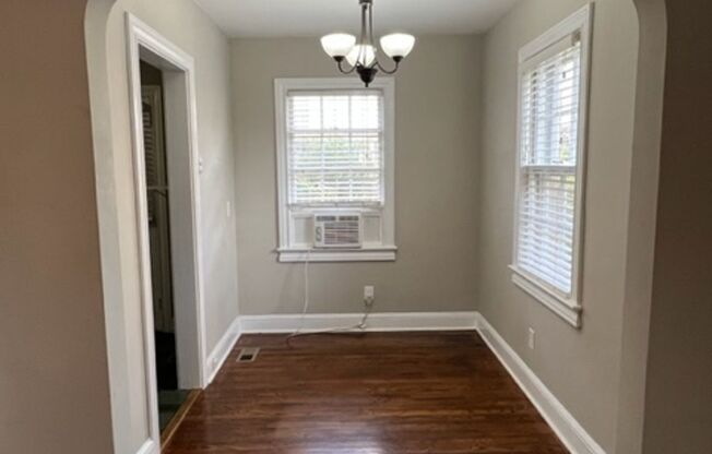 Location - Location - 2 story Duplex - Move In Ready !! This 2-bedroom - 1 Full Bath home is conveniently located off of Augusta Road and within Walking Distance to Restaurants, Shopping and Grocery Stores.