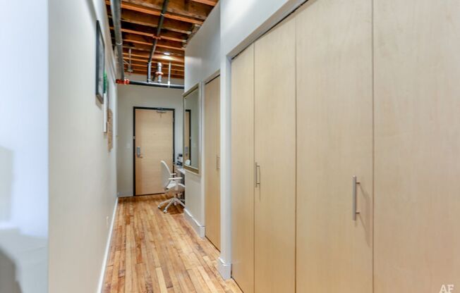 1 bed, 1 bath, 870 sqft, $1,905, Unit 211