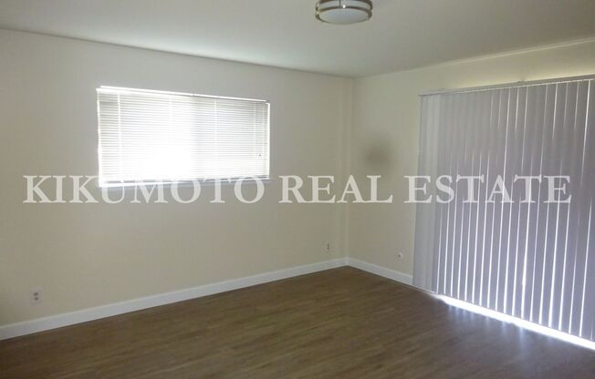 2 bedroom, 2 bath, 2 car garage Half-plex in the Greenhaven area