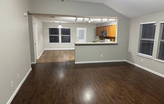 Super home in Heritage Glen!