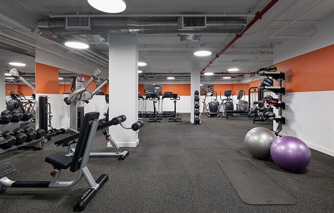 1 bed, 1 bath, 653 sqft, $5,300, Unit 12D