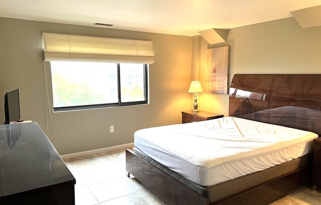 3 beds, 2 baths, 1,644 sqft, $3,800, Unit 711