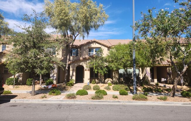 Cool 3 bedroom townhome in desirable Inspirada
