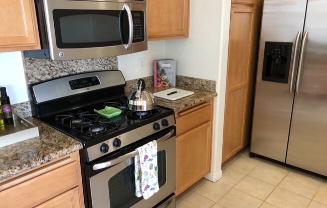 2 beds, 2.5 baths, 1,296 sqft, $3,200, Unit 8714-208
