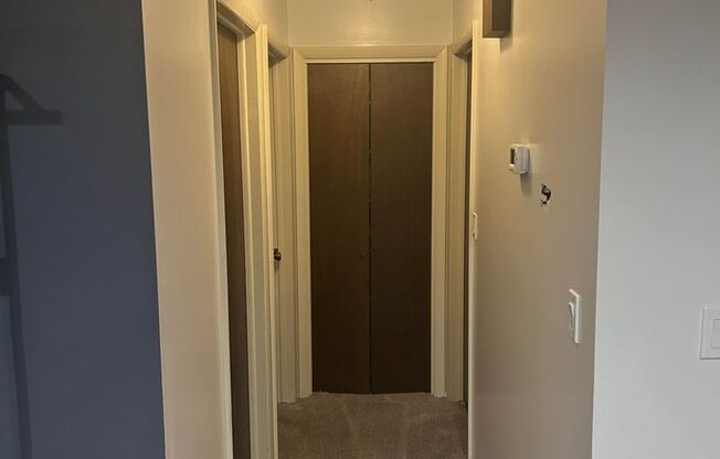 1 bed, 1 bath, 350 sqft, $950, Unit Upstairs