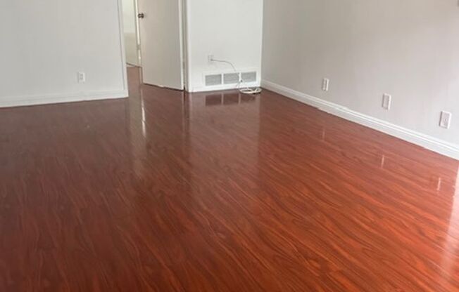 129 - Starcrest Apartments