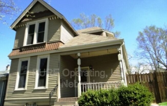 1009 N 49 AVE