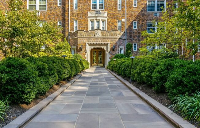 Spacious 1BR/1BA in Fabulous Cathedral Heights neighborhood!