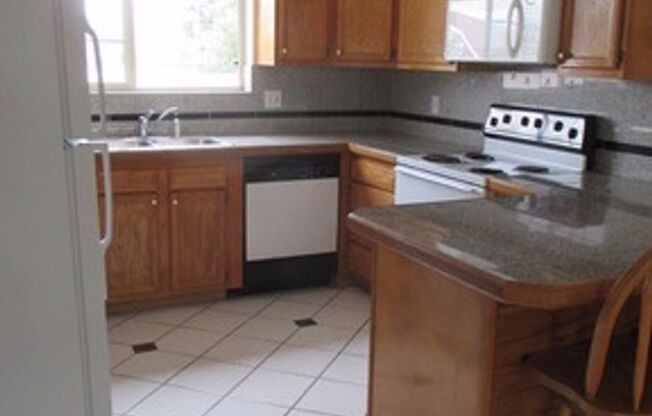 2 beds, 2 baths, $1,720, Unit 660-103