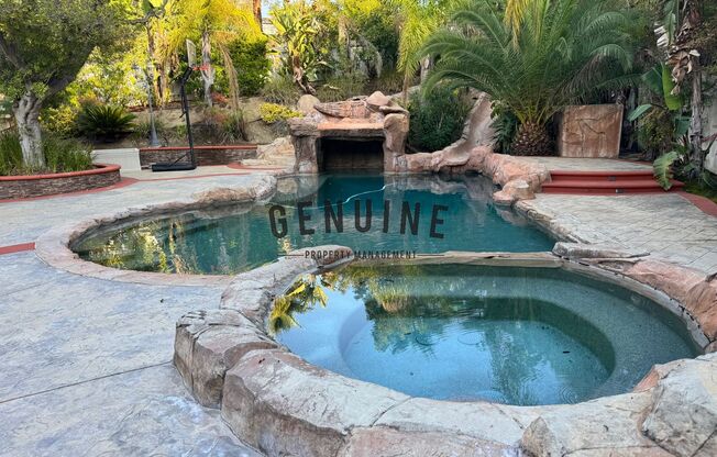 Large 4 Bedroom House with Pebble Bottom Pool - Backyard Oasis!