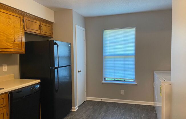 2 beds, 1 bath, 750 sqft, $895