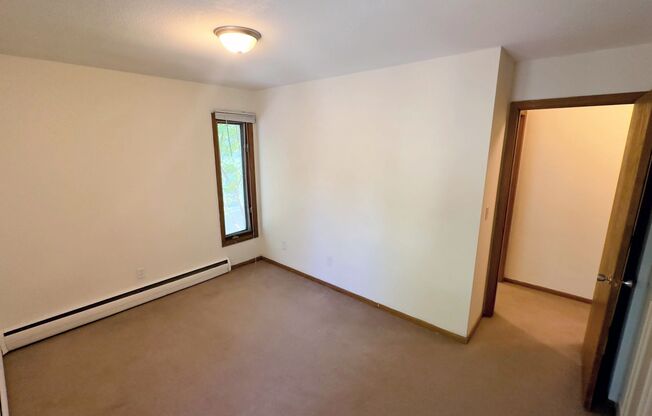 2 beds, 1 bath, $1,350, Unit 3