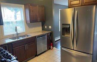 3 beds, 1 bath, $1,800, Unit Unit 2