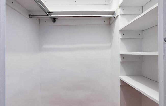 1 bed, 1 bath, $4,300, Unit 20M