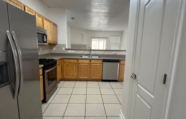 3 beds, 2 baths, $2,100