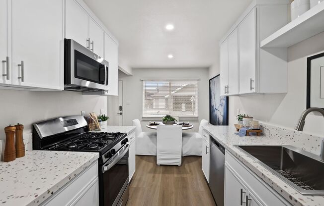 2 beds, 1 bath, 800 sqft, $2,475, Unit Unit 206