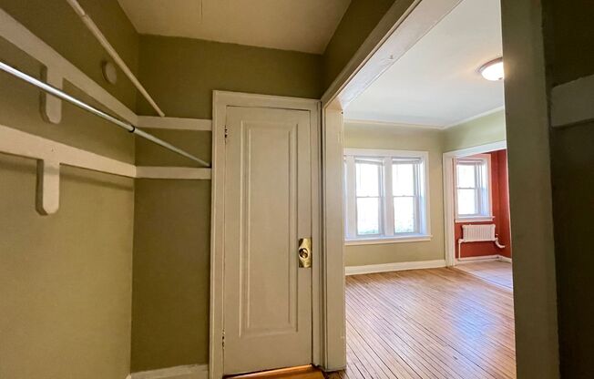 Studio, 1 bath, $825, Unit 06