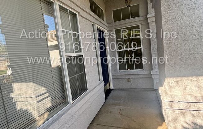 Rocklin: Single Story, Corner Lot 3 Bedroom 2 bath LVP Flooring, fenced yard, fireplace