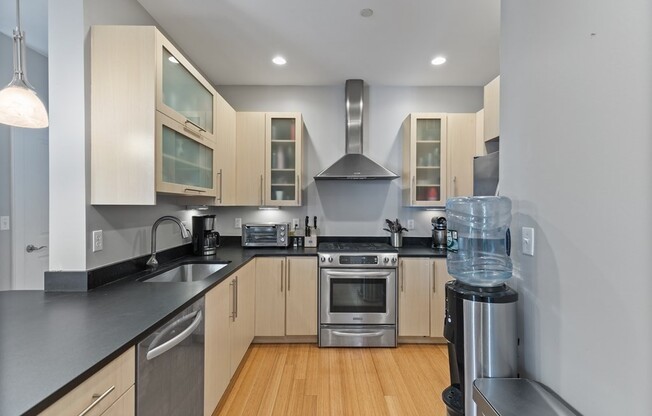 152 Old Colony Ave #10