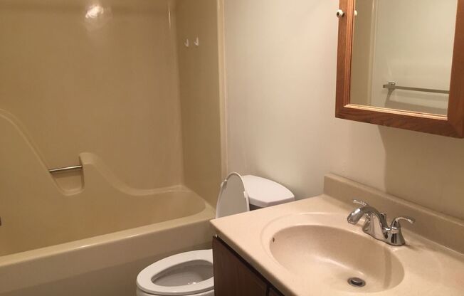 2 beds, 1 bath, $1,575, Unit J