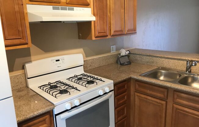 2 beds, 1.5 baths, 785 sqft, $1,049, Unit 129