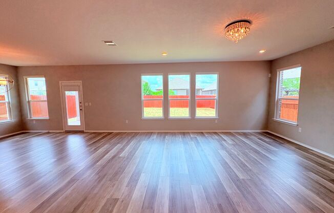 Tech Ridge Area Gem – Nearly 3,000 Sq Ft of Modern Comfort