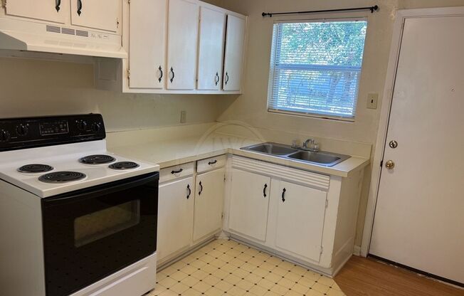 2 beds, 1 bath, $725, Unit 1608 Duncan Ave