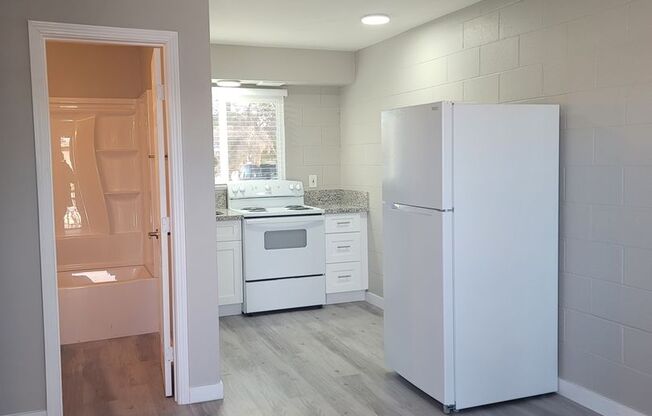 Studio, 1 bath, 330 sqft, $805.5, Unit #36