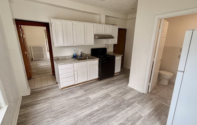 4 beds, 2 baths, 1,541 sqft, $2,700, Unit 38