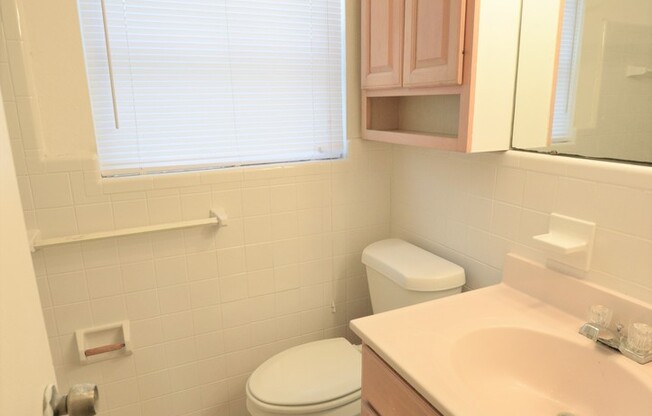 2 beds, 1 bath, 900 sqft, $1,375, Unit 10