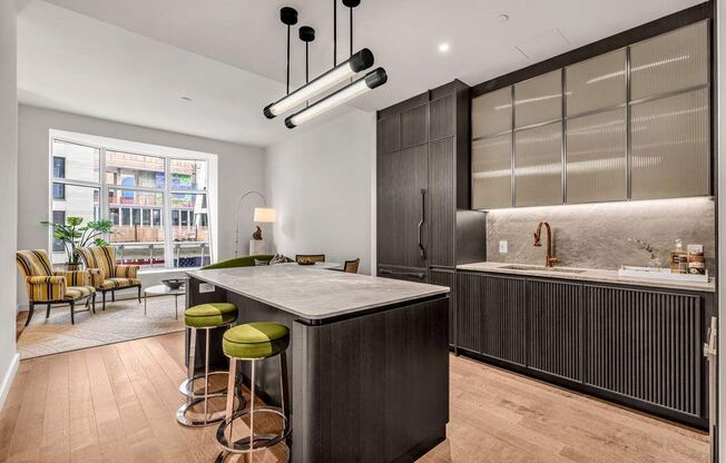 515 W 18 ST